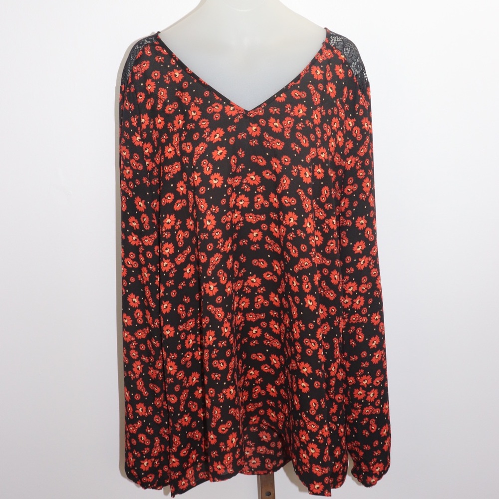 Floral shirt with laced back
